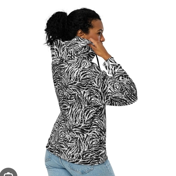 Erin London Black and White Patterned Women's Hoodie - Picture 2 of 6